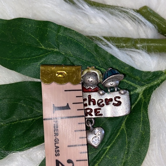 Rare AJMC “Teachers Care” 3 Little kids Holding Sign with Dangling Heart ❤️ - Picture 10 of 14